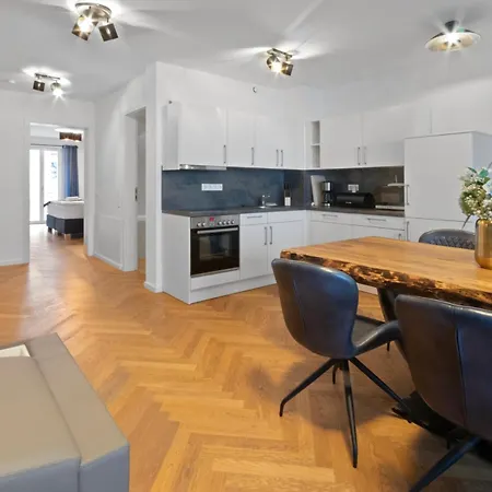 Luxus Im Zentrum Fuer 6 Personen! 3 Zimmer, Balkon, Wlan, Parkplatz * 드레스덴