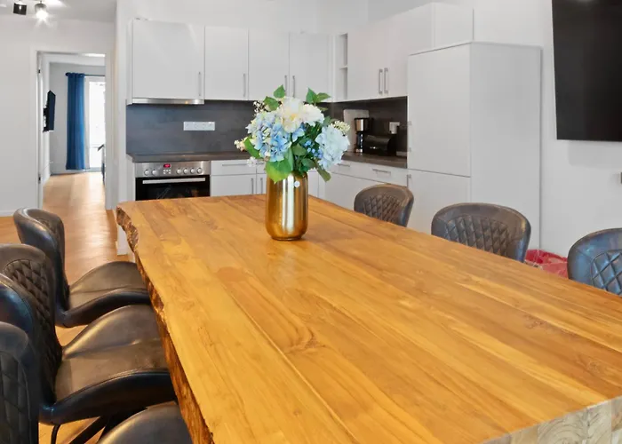 Luxus Im Zentrum Für 6 Personen! 3 Zimmer, Balkon, Wlan, Parkplatz Apartamento *