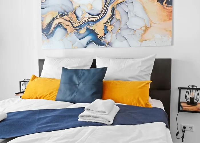 Luxus Im Zentrum Für 6 Personen! 3 Zimmer, Balkon, Wlan, Parkplatz *