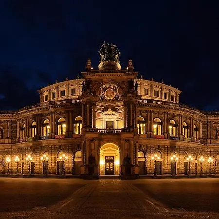 Luxus Im Zentrum Fuer 6 Personen! 3 Zimmer, Balkon, Wlan, Parkplatz Appartement Dresde