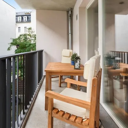 Apartment Luxus Im Zentrum Fuer 6 Personen! 3 Zimmer, Balkon, Wlan, Parkplatz Dresden