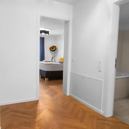 Luxus Im Zentrum Fuer 6 Personen! 3 Zimmer, Balkon, Wlan, Parkplatz Apartment *