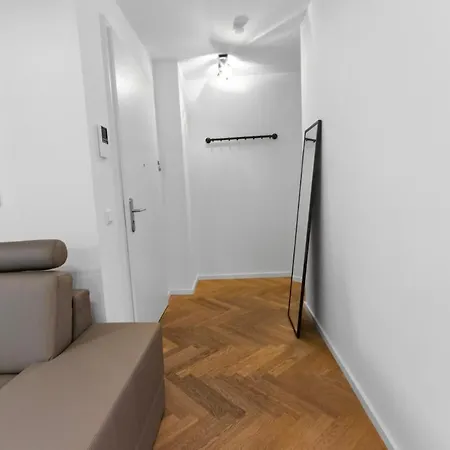 Luxus Im Zentrum Fuer 6 Personen! 3 Zimmer, Balkon, Wlan, Parkplatz * Dresden