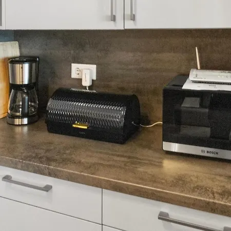 Apartment Luxus Im Zentrum Fuer 6 Personen! 3 Zimmer, Balkon, Wlan, Parkplatz