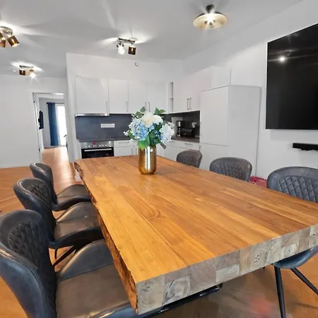 Luxus Im Zentrum Fuer 6 Personen! 3 Zimmer, Balkon, Wlan, Parkplatz Apartment *