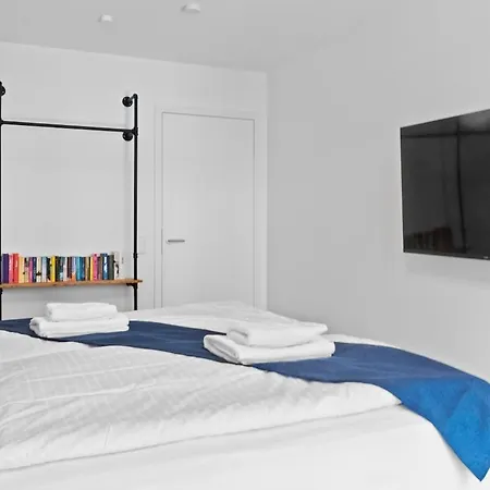 Luxus Im Zentrum Fuer 6 Personen! 3 Zimmer, Balkon, Wlan, Parkplatz *