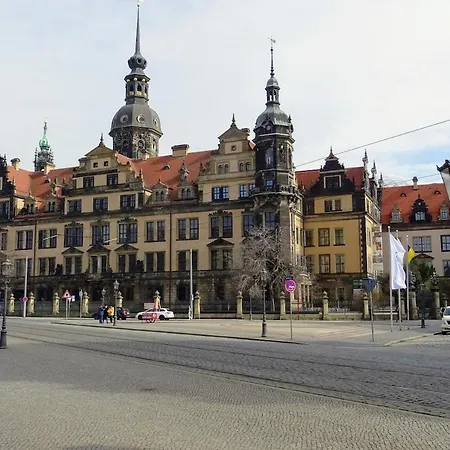 Luxus Im Zentrum Fuer 6 Personen! 3 Zimmer, Balkon, Wlan, Parkplatz شقة