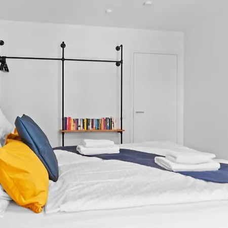 Luxus Im Zentrum Fuer 6 Personen! 3 Zimmer, Balkon, Wlan, Parkplatz