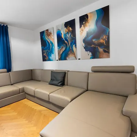 Luxus Im Zentrum Fuer 6 Personen! 3 Zimmer, Balkon, Wlan, Parkplatz * Dresde