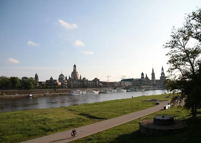 Luxus Im Zentrum Fuer 6 Personen! 3 Zimmer, Balkon, Wlan, Parkplatz * Dresden