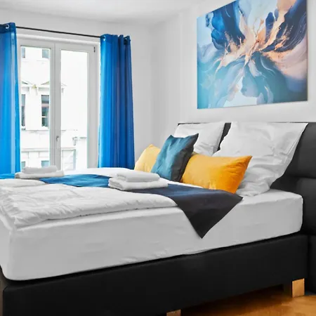 Apartment Luxus Im Zentrum Für 6 Personen! 3 Zimmer, Balkon, Wlan, Parkplatz *