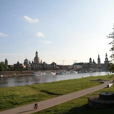 Luxus Im Zentrum Fuer 6 Personen! 3 Zimmer, Balkon, Wlan, Parkplatz * دريسدن