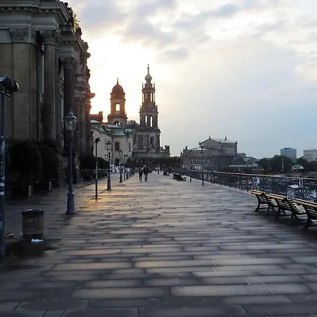 Luxus Im Zentrum Fuer 6 Personen! 3 Zimmer, Balkon, Wlan, Parkplatz