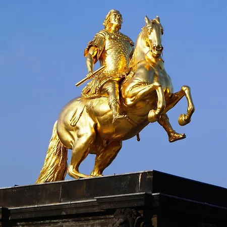 شقة Luxus Im Zentrum Fuer 6 Personen! 3 Zimmer, Balkon, Wlan, Parkplatz *