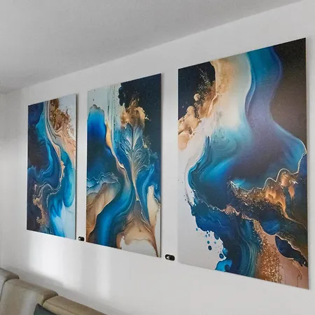 Luxus Im Zentrum Fuer 6 Personen! 3 Zimmer, Balkon, Wlan, Parkplatz Apartmán *
