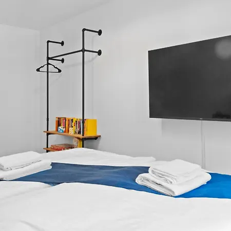 Luxus Im Zentrum Fuer 6 Personen! 3 Zimmer, Balkon, Wlan, Parkplatz